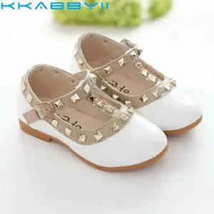 Сандалии для девочек, кожаные, с заклепками