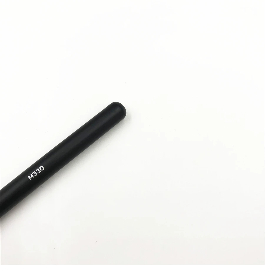 Классическая черная натуральная козья щетка M330 для растушевки теней хайлайтер