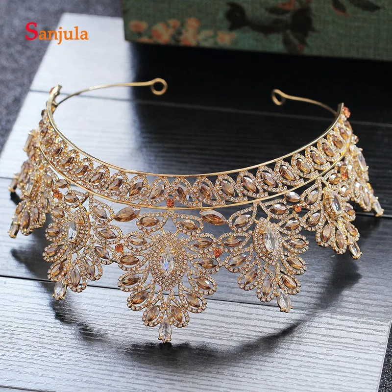 Золотые тиары и короны для свадебных торжеств ослепительно украшенные бисером