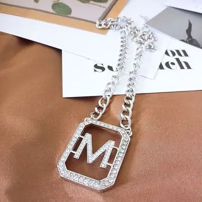 Модное ожерелье с маленькими инициалами персонализированное буквами M бижутерия