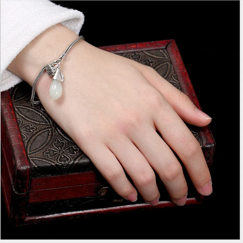 Женские браслеты из тайского серебра с натуральным белым нефритом И магнолией |