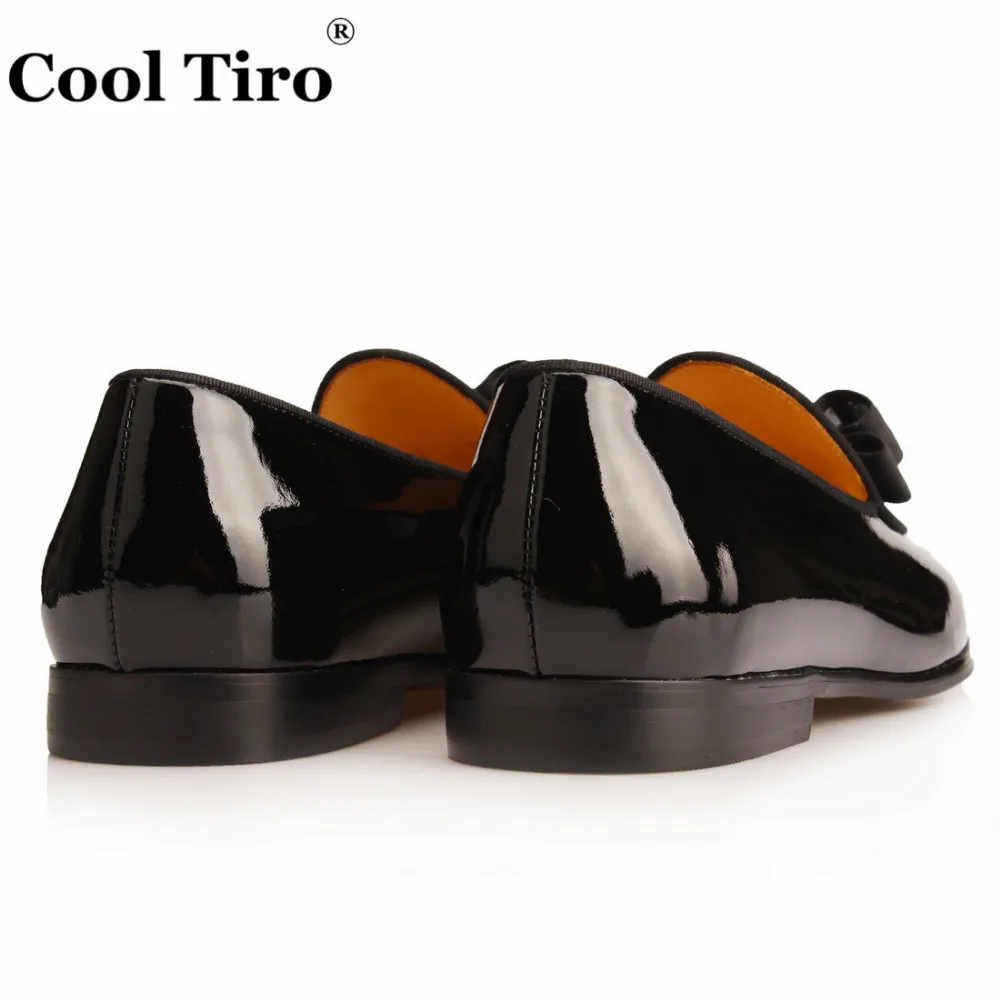 Лоферы мужские из лакированной кожи с бантом на плоской подошве | Обувь