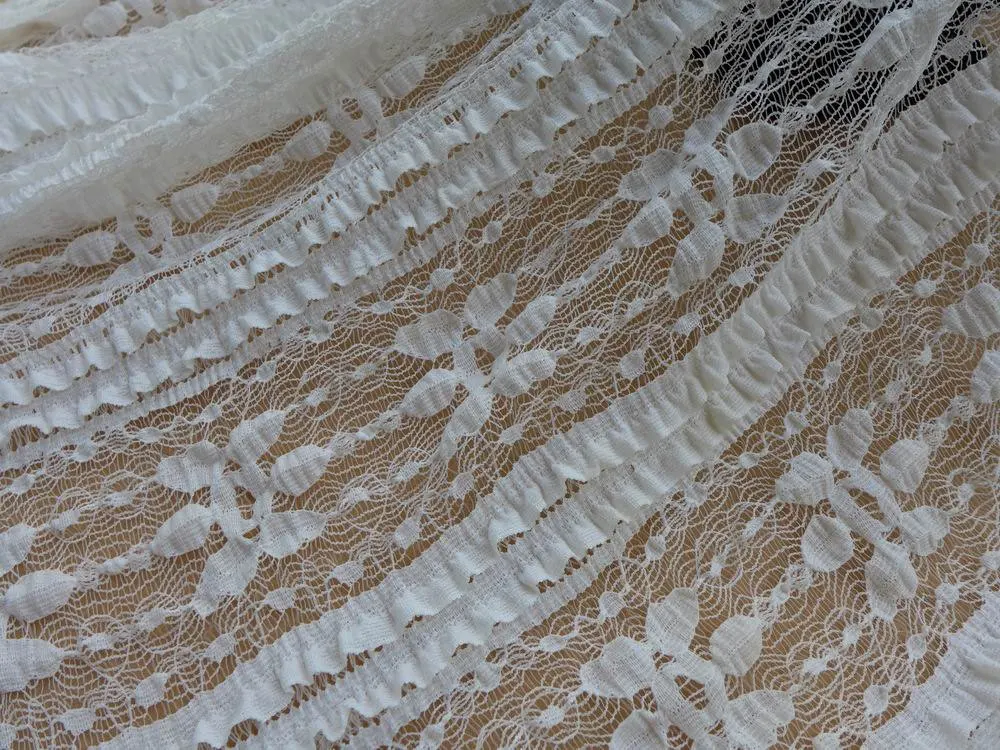 Белая эластичная гофрированная ткань мягкая потертая кружевная обертка для