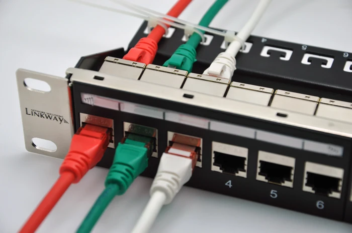 24 портовая коммутационная панель CAT6A полностью защищенная включая 24x C6A женский