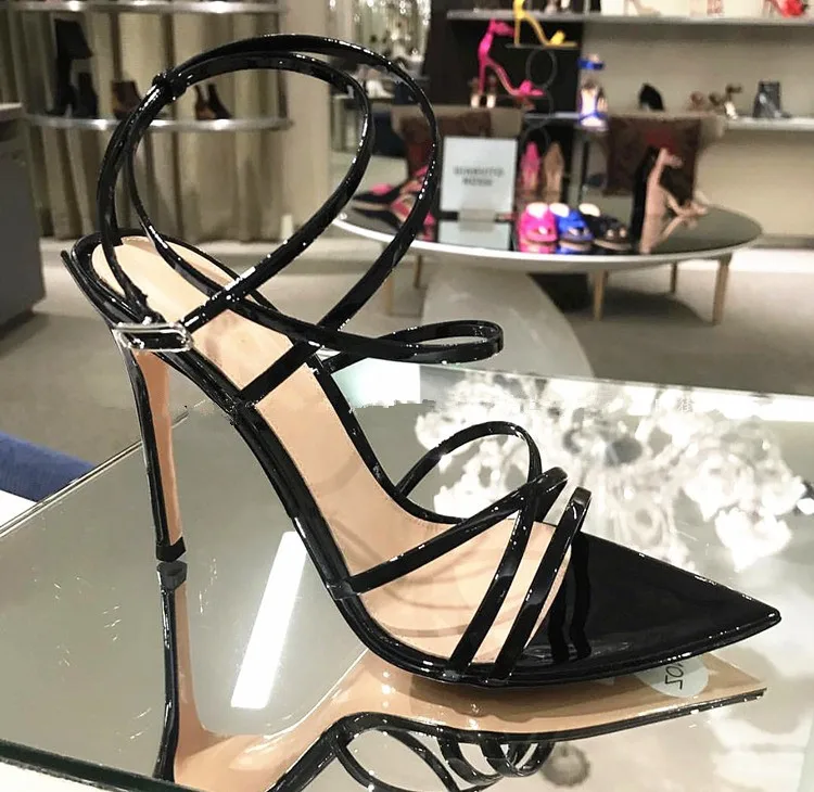 Женские босоножки с перекрестными ремешками на очень высоком каблуке острым