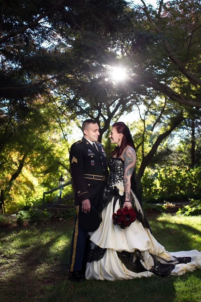 Женское атласное готическое свадебное платье с открытыми плечами длинное