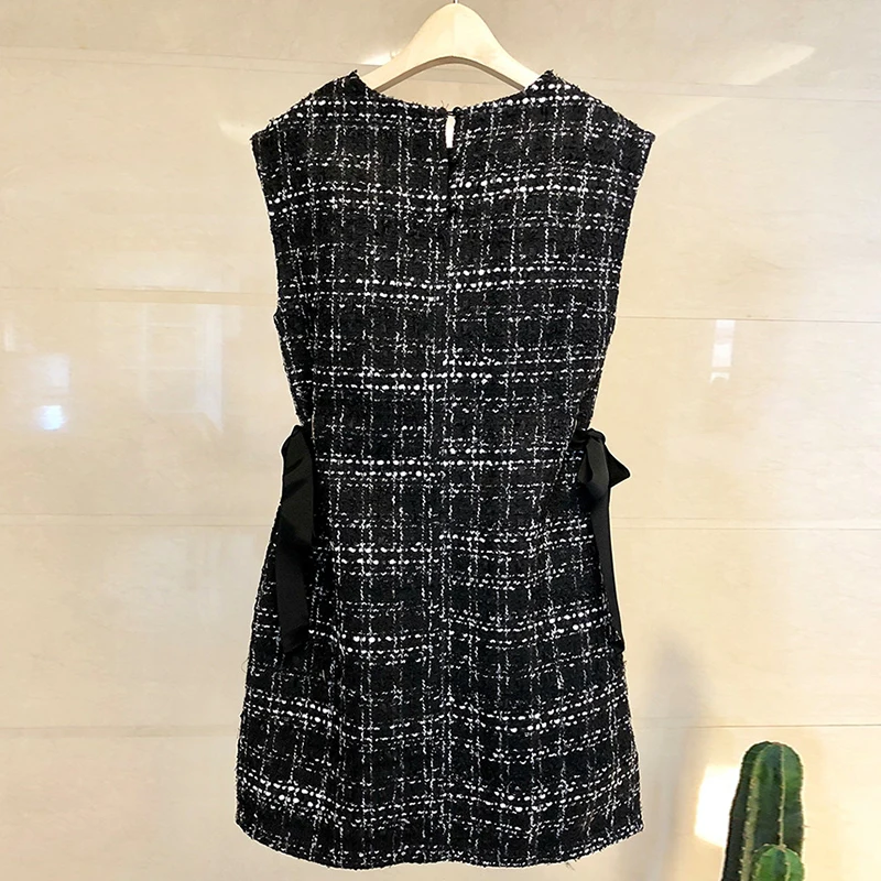 Женское твидовое платье без рукавов элегантное с круглым вырезом и бантом на
