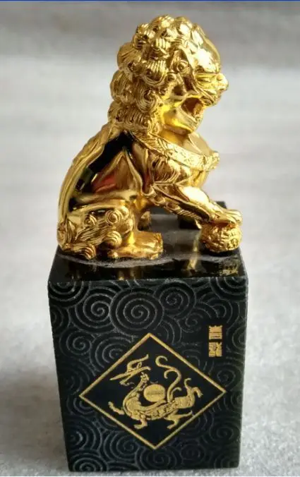 Chinese manual sculpture of hetian jade inlaid gold lion seal