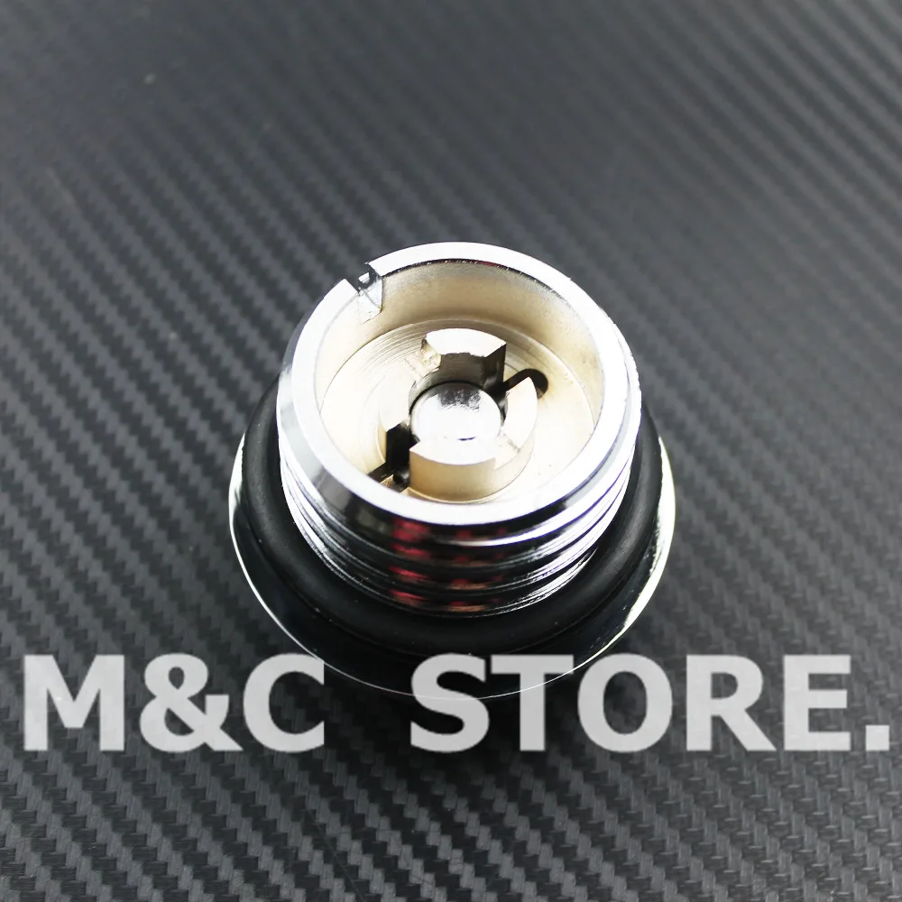 Крышка для топливного бака хромированная выдвижная с винтовым креплением