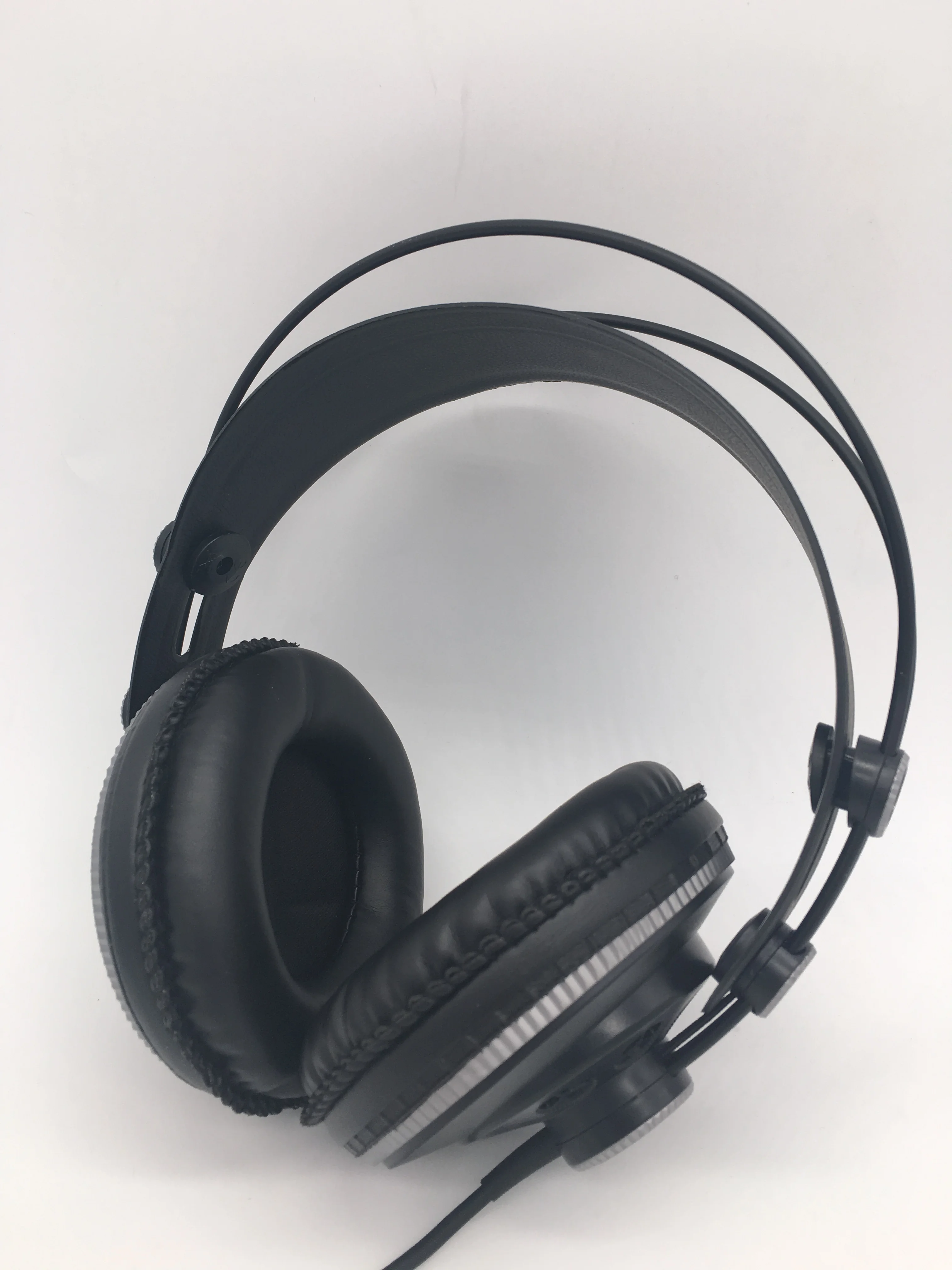 Профессиональные студийные наушники Superlux HD681B полуоткрытые динамические стерео