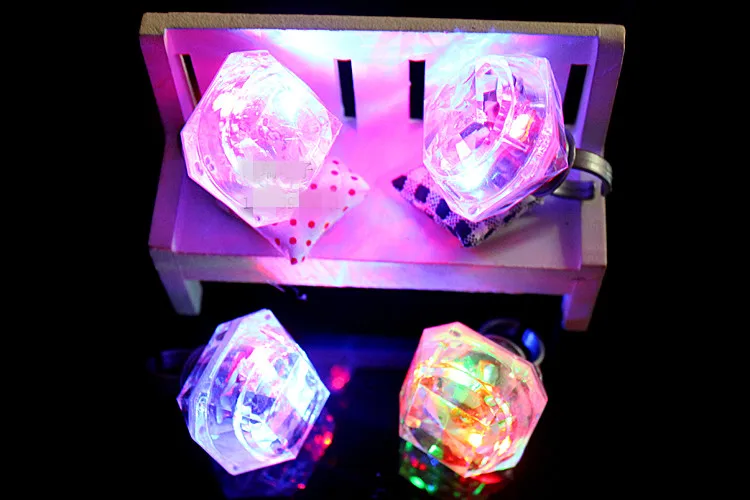 Huge Diamond LED Glowing Clear Finger Ring Light Flashing Rings Party/ Wedding home decor birthday|Сверкающие товары для