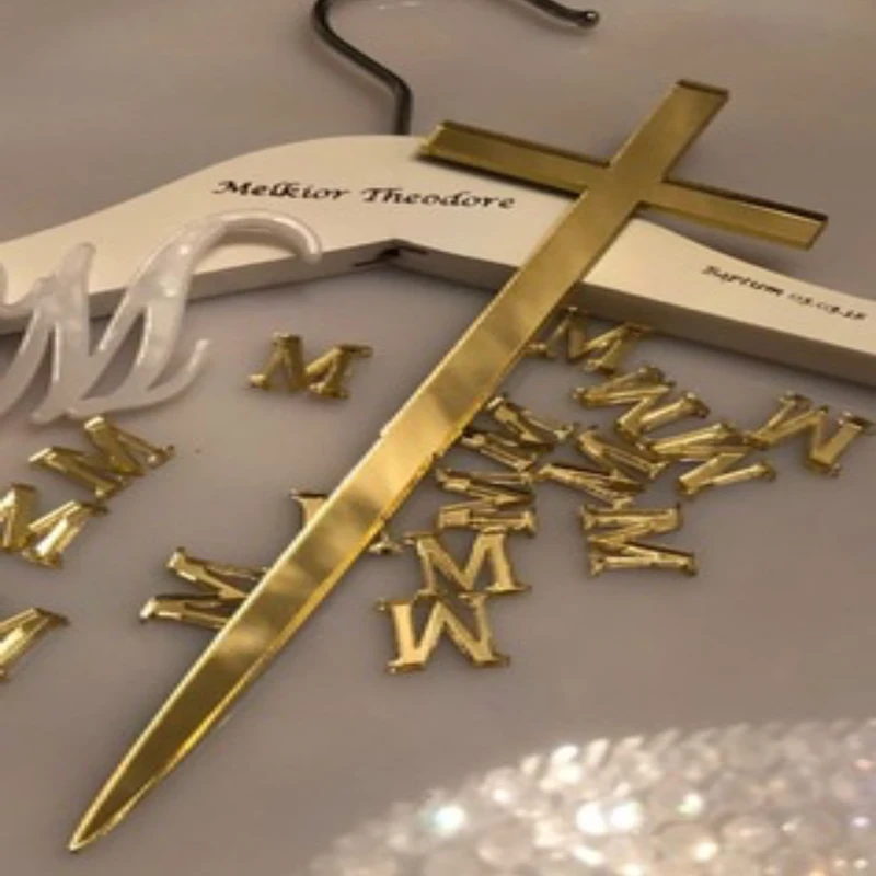 Cruz espejo de acr&iacute;lico dorado hecha a medida-0