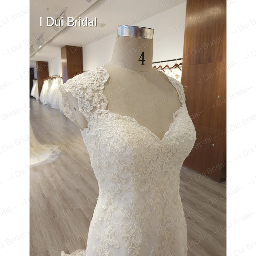 Caps Sleeve Keyhole Back Sheath Wedding Dress New Design Classic Bridal Gown