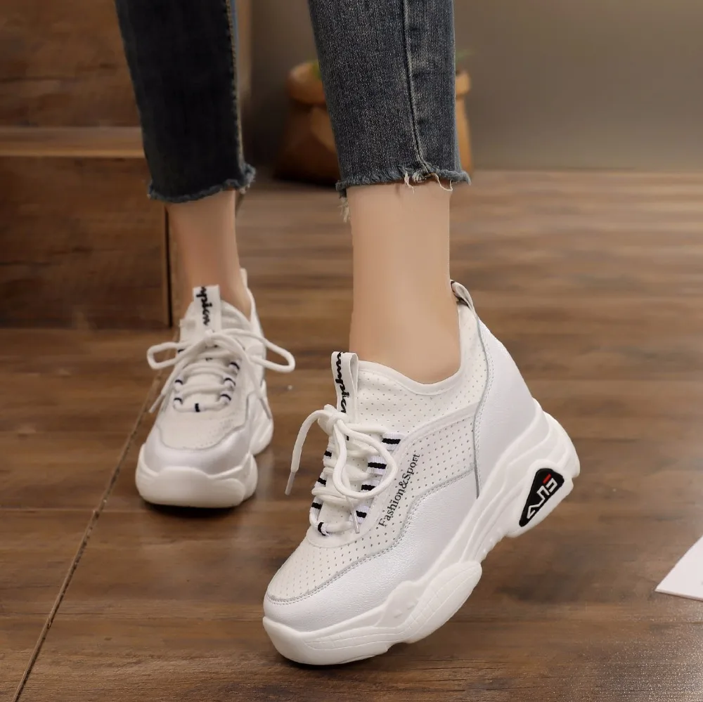 Женские кроссовки из дышащей сетчатой ткани на платформе 9 см визуально