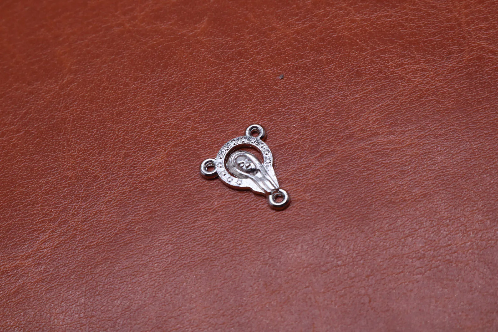 Оптовая продажа 10 шт. несколько типов металлических религиозных дам Иисуса