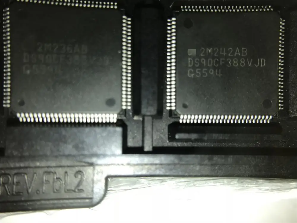

2PCS DS90CF388VJD XCS05XL-4VQ100C XCS05XLVQ100AKP-4C AD1835ASZ AD1835 be of great quality
