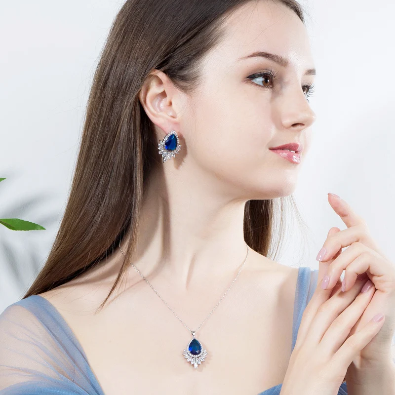 Женский комплект с кулоном и бусинами ThreeGraces крупными Фианитами Королевского