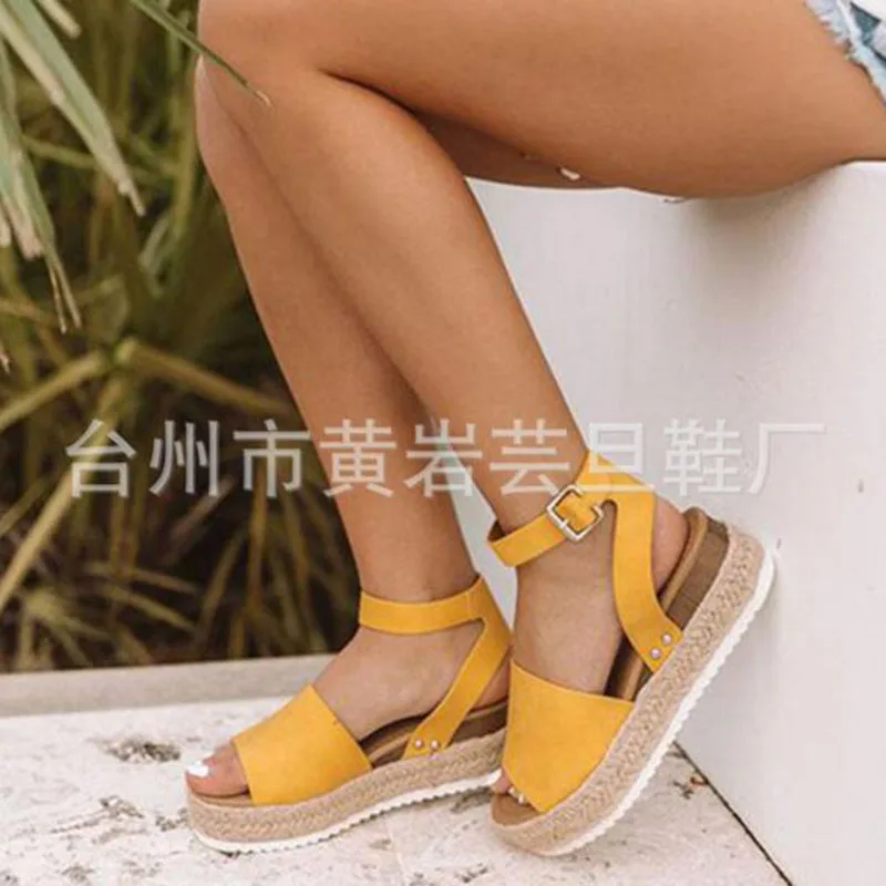 Модные женские утепленные сандалии на танкетке с пряжкой и пеньковой веревкой