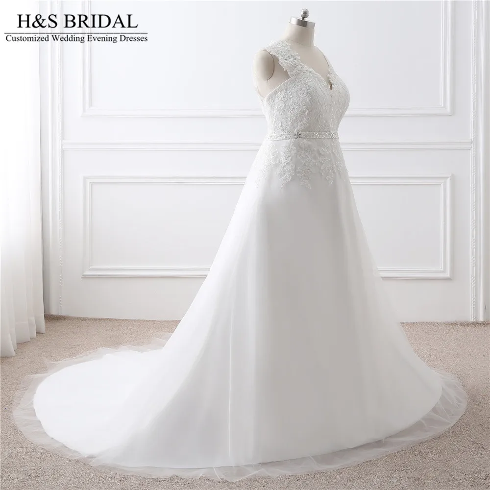 Кружевное платье с V-образным вырезом и аппликацией