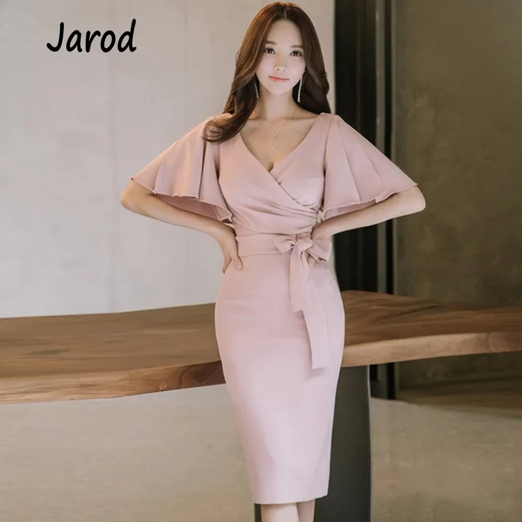 Женское вечернее платье карандаш розовое облегающее в стиле ретро с бантом