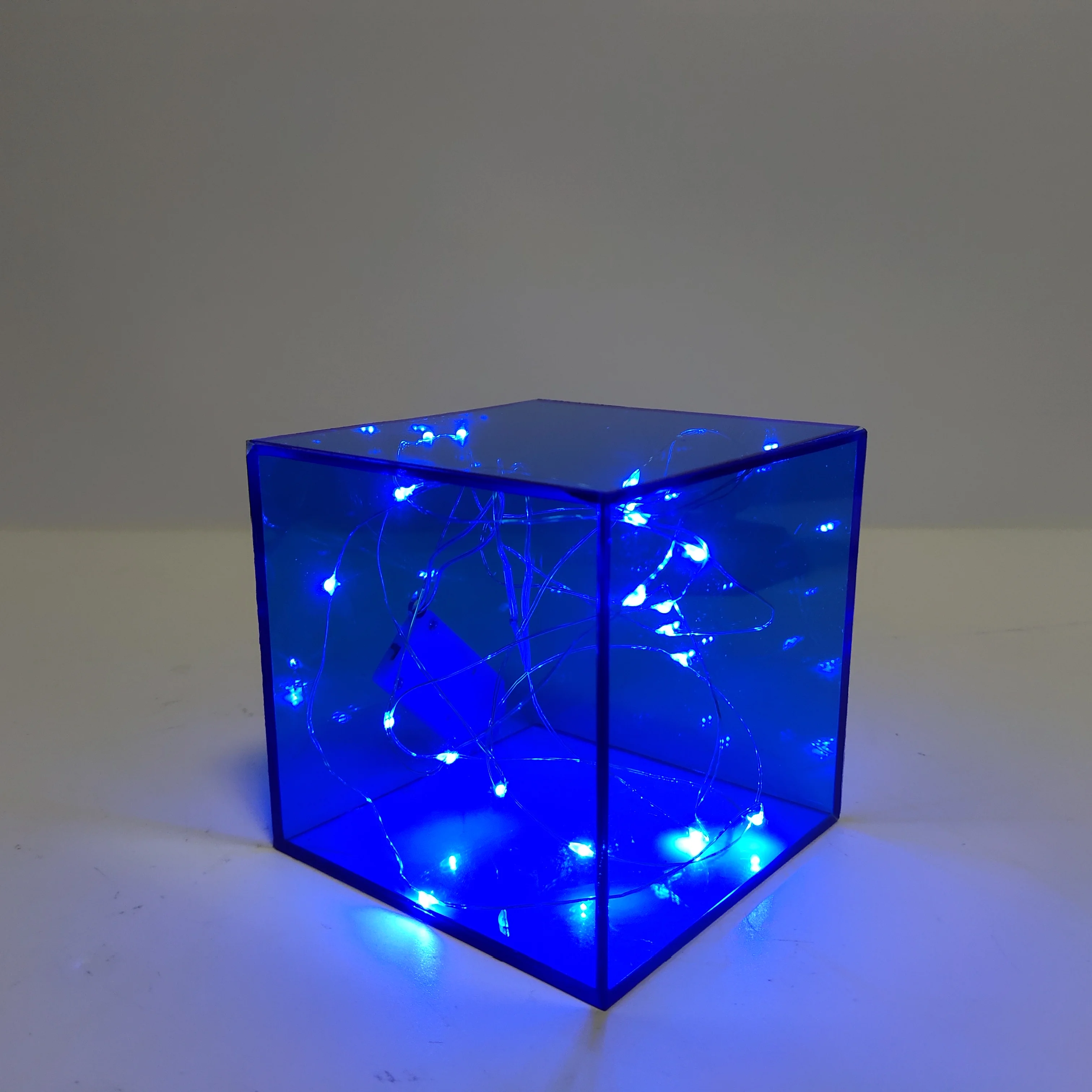 Tesseract светодиодный игрушки Фигурки 1:1 Косплэй 10x10 см танос Бесконечность камни