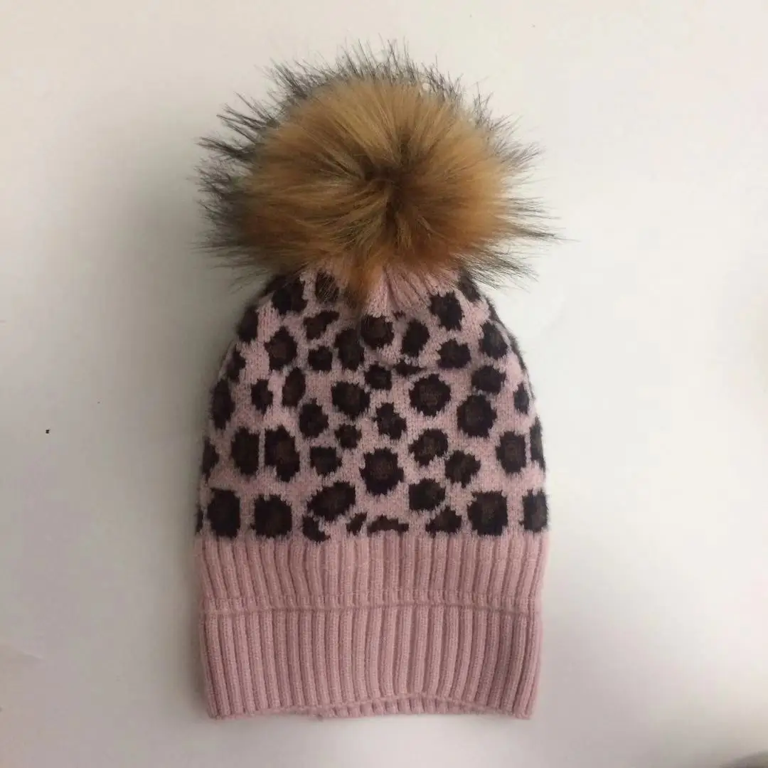 Женские вязаные шапки с леопардовым помпоном для мамы и дочки зимние из
