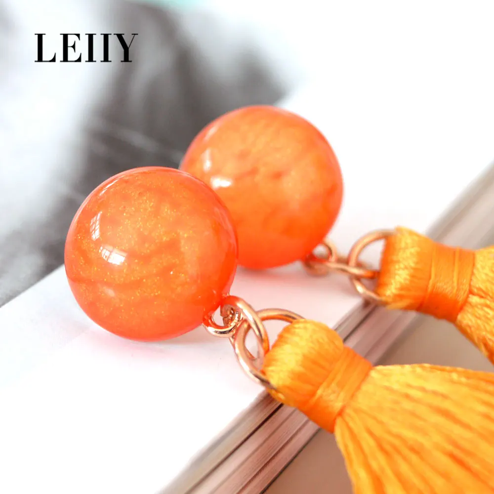 LEIIY Элегантный Boho ручной Оранжевый бахрома серьги для Для женщин с круглым смолы