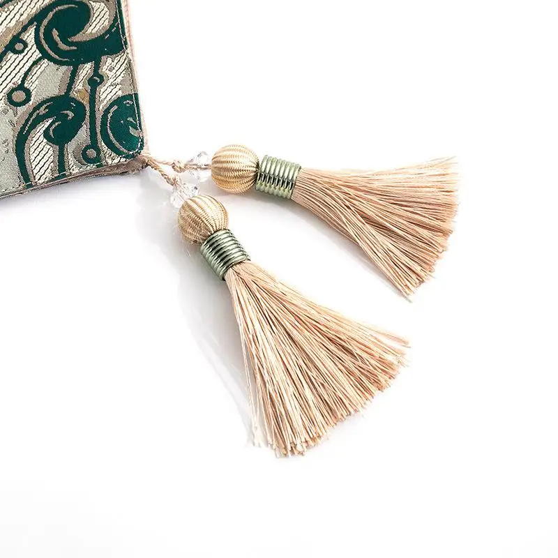 

Modern Style Polyester Green Jacquard Table Runner with Tassels for Home Art Wedding Party Decor Coffee Table Flag Bed Runner