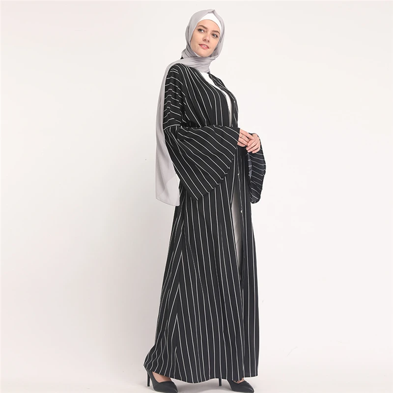Женское мусульманское платье Abaya длинное в полоску с расклешенными рукавами
