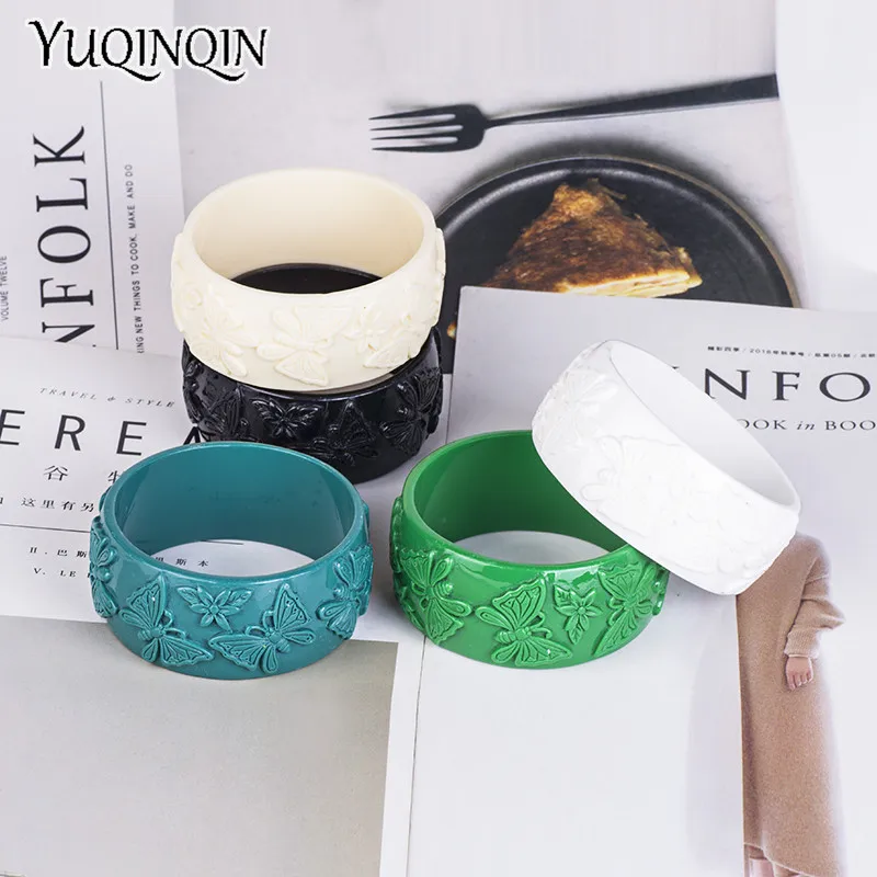 

Trendy Resin Cuff Engraved Butterfly Fashion Bracelets Bangles for Women Acrylic Wide Bracelets Female Simple Charm New Jewelry