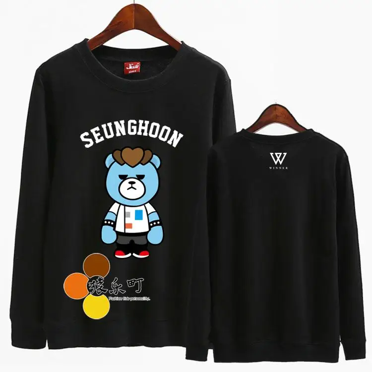 Модная черно-белая толстовка с круглым вырезом и надписью в виде мультяшного