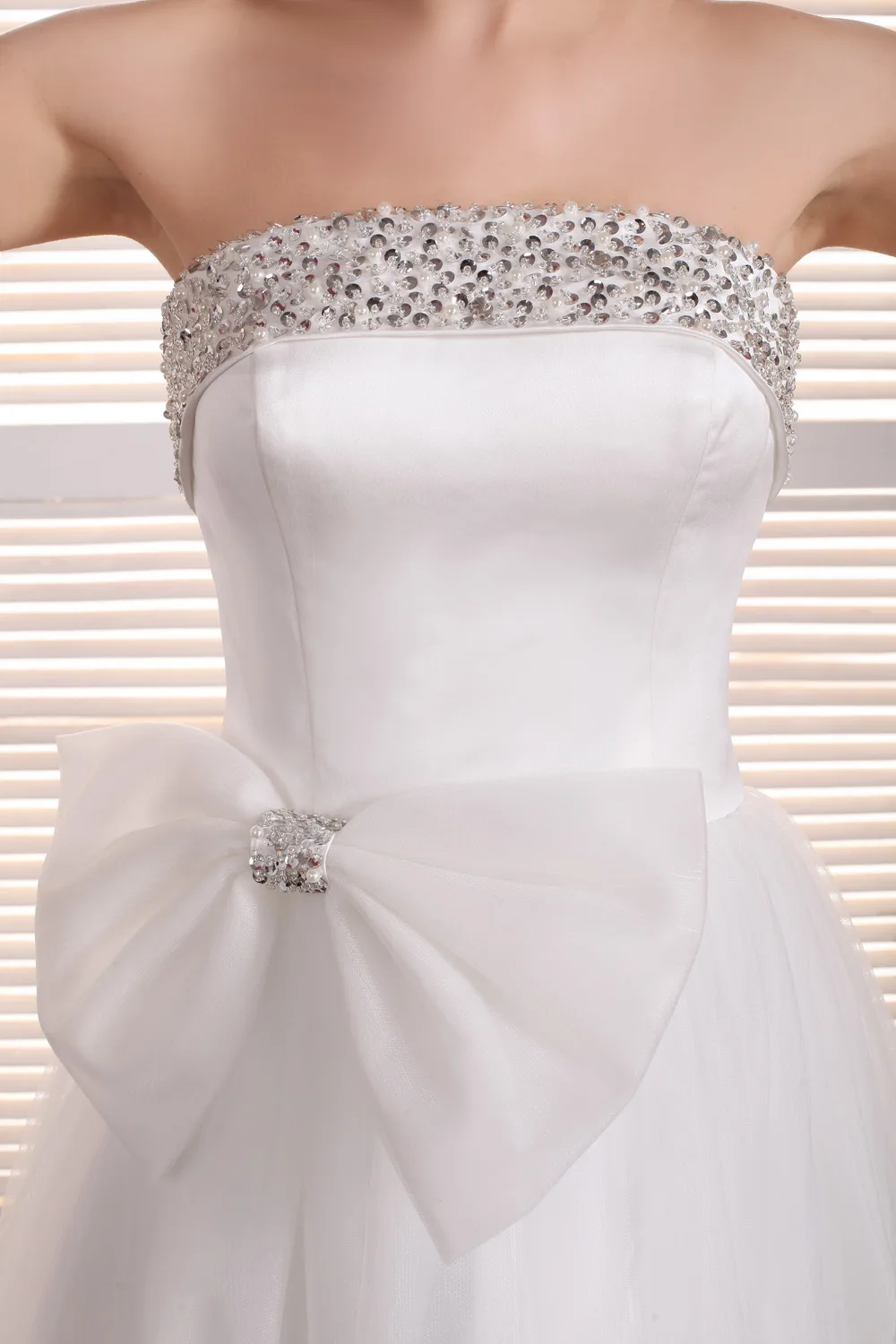 Удивительный новый 2018 торжественные платья без бретелек рукавов суд Поезд из