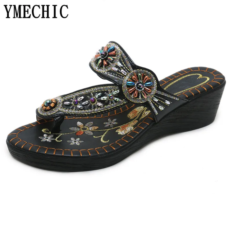 Женские пляжные шлепанцы YMECHIC богемные на танкетке со стразами и бусинами