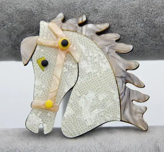 FishSheep 2 цвета акриловая Лошадь Броши Булавки с животными для женщин и мужчин унисекс креативная брошь аксессуары для одежды модные украшения - Окраска металла: yellow as photo
