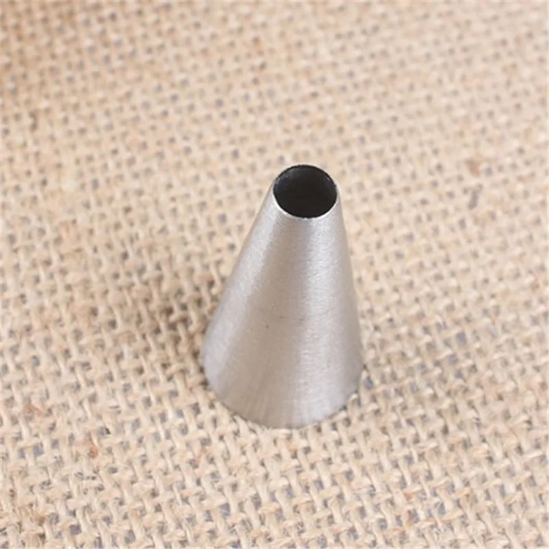 

TTLIFE Large Round Stainless Steel Piping Icing Nozzle Cake Cream Decoration Tips Cake Decorating Tools Baking Accessories 10#