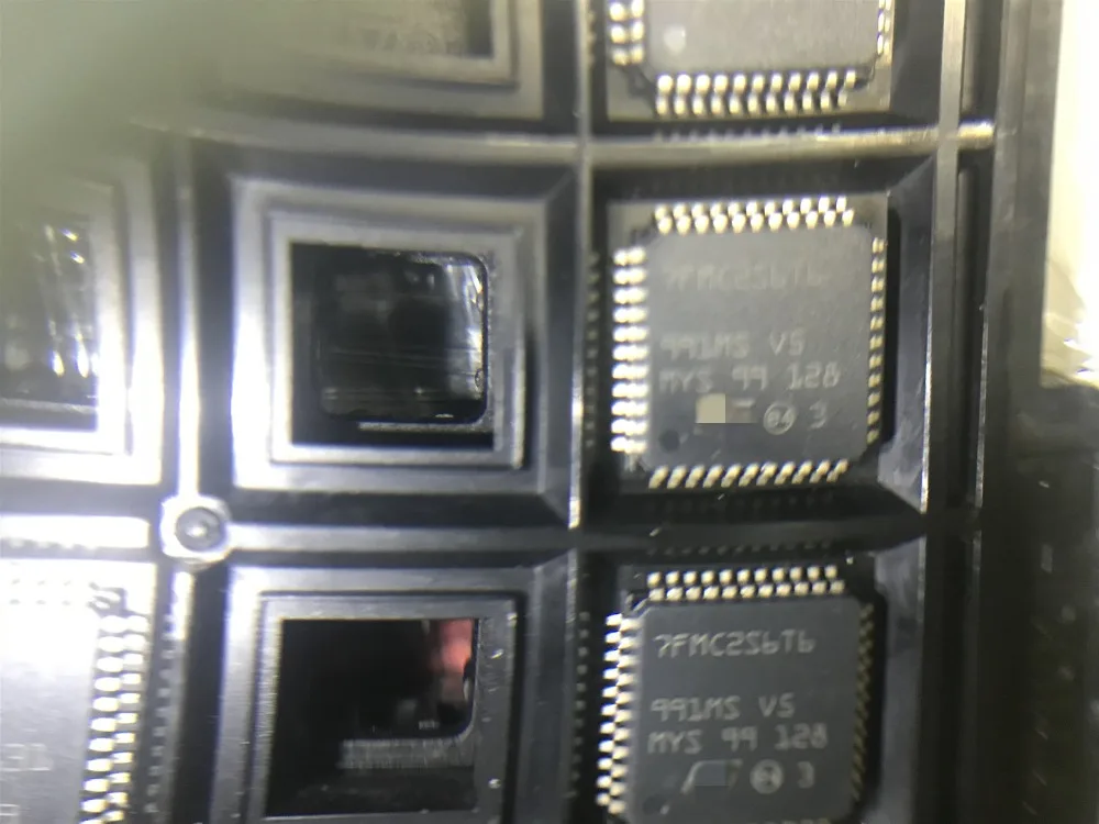 

3PCS ST7FMC2S6T6 7FMC2S6T6 ST72F321J9TC 72F321J9TC ST72F561J9TB 72F561J9TB ST72F324BJ2TA 72F324BJ2TA ST72F324BJ4T 72F324BJ4T