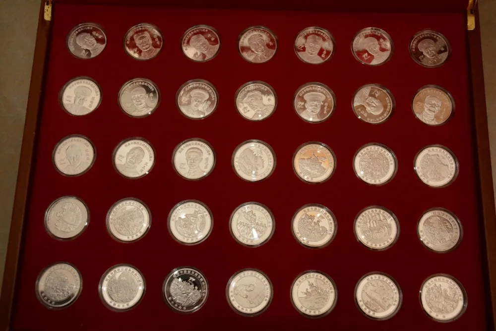 

Rare Chinese government-issued WWII List of famous Chinese generals and war silver coin,70 piece(set),free shipping