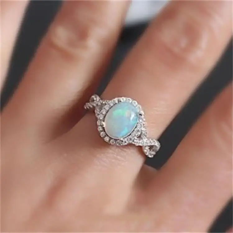 Женское маленькое овальное кольцо Bamos Boho винтажное белое с камнем огненный опал