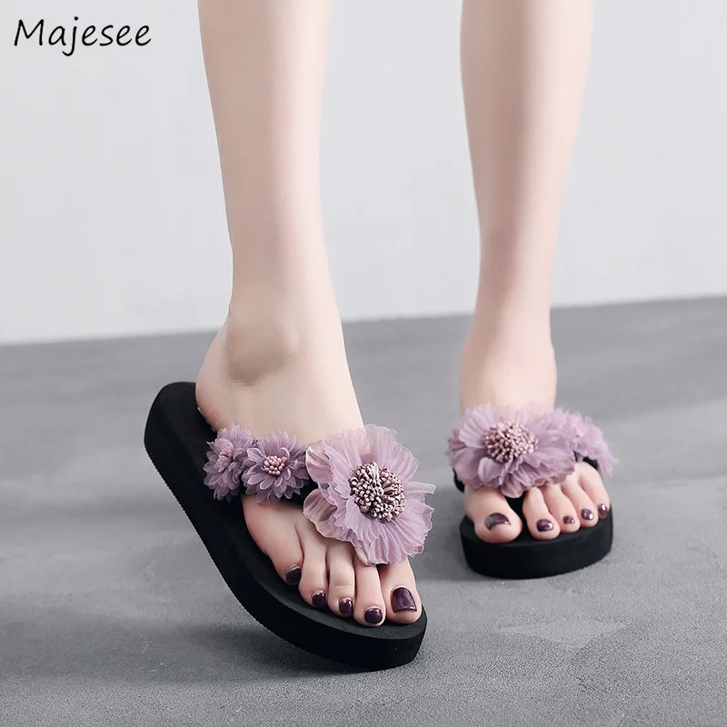 Летние тапочки женские милые универсальные туфли на танкетке в Корейском стиле