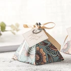 Бесплатная доставка 100 шт.заказ Оптом Уникальные бирки с логотипом на заказ Бумага Пирамида дизайн свадебной и подарки персонализированные коробки для конфет