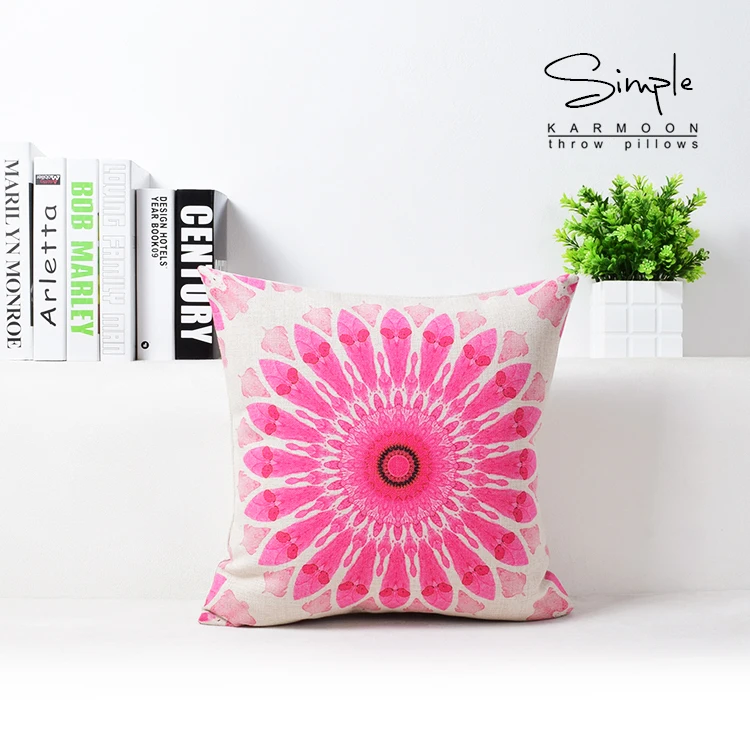 Сказочная наволочка для подушки с изображением туманности Галактики розовая