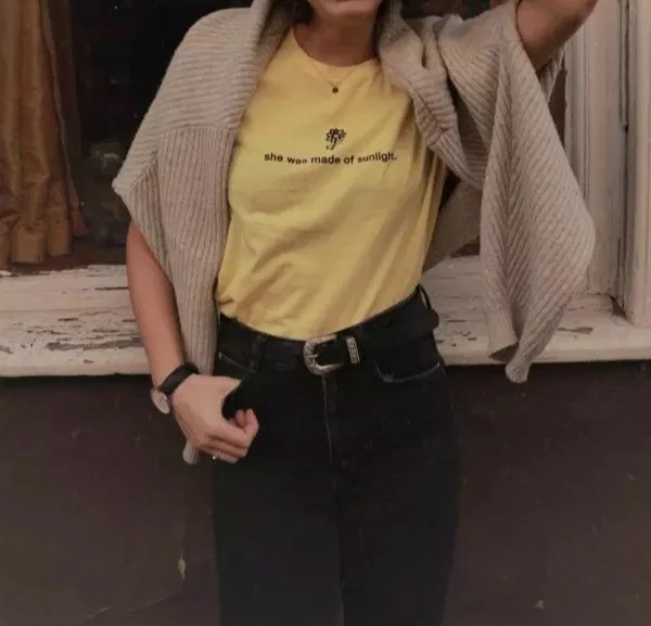 Модная женская футболка с принтом она была сделана из солнечного света