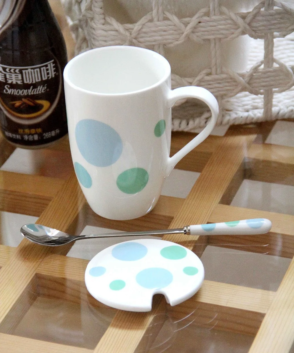 Christmas gifts. China's porcelain capital of Jingdezhen decal cartoon cup dot patterns with a spoon. | Дом и сад