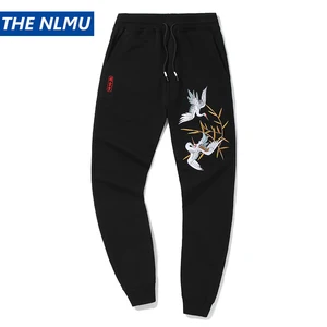 Мужские брюки с вышивкой Журавля, уличная одежда в стиле хип-хоп, спортивные штаны для бега, мужские спортивные брюки размером 4XL для скейтборда, одежда 2018 Q0217