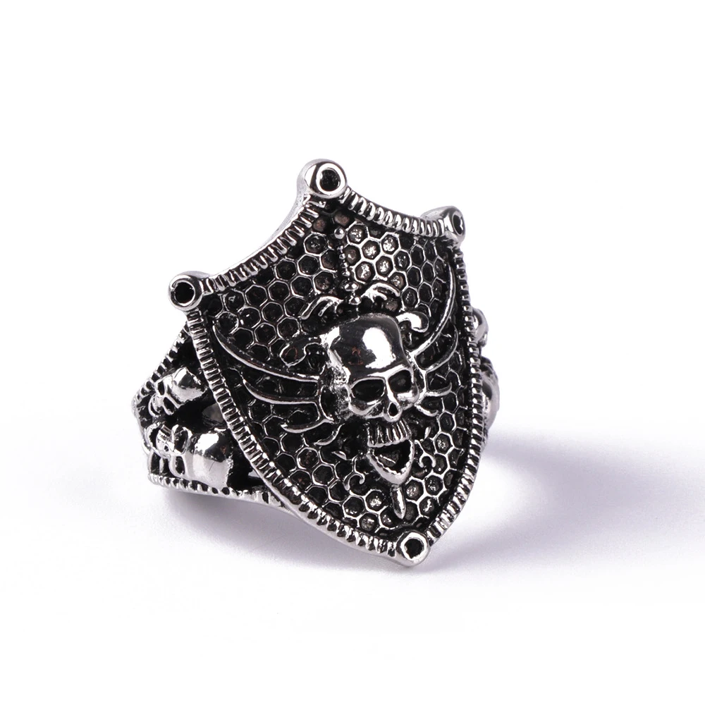 Мужское металлическое кольцо с изображением головы черепа и меча