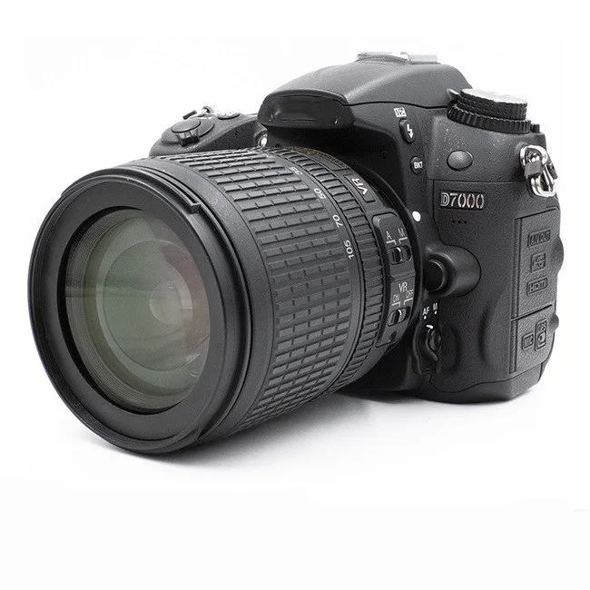 

D7000 DSLR камера с объективом Nikon 18-105 мм