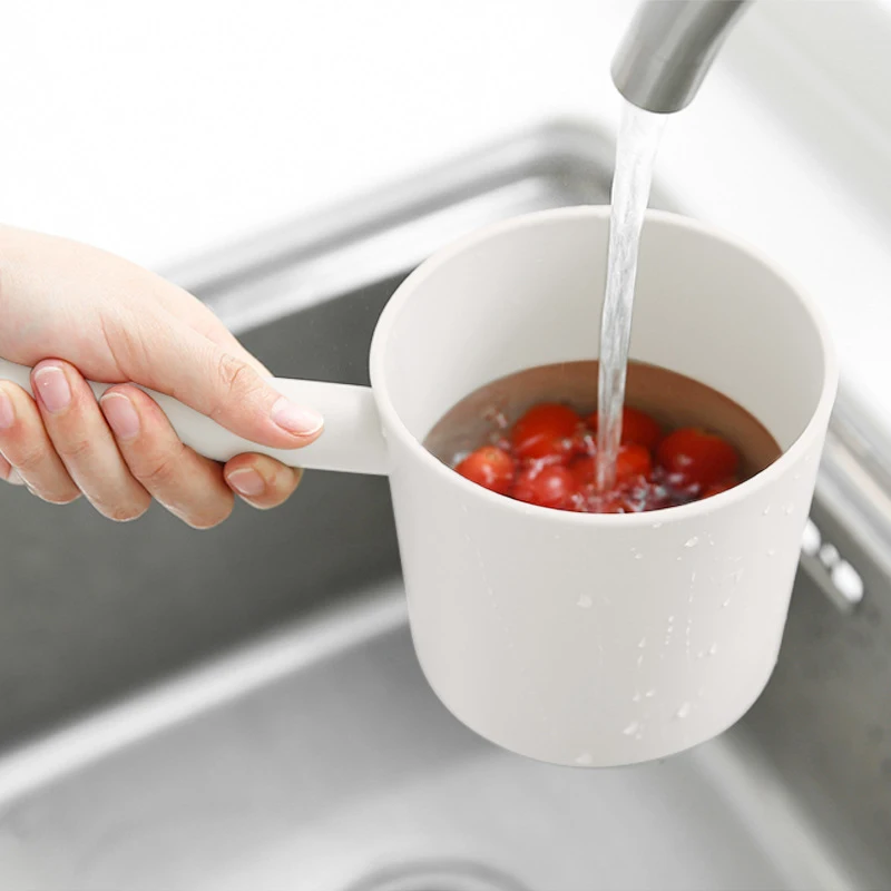 

Long Handle Transparent Water Ladle Simple White Kitchen Water Scoop Bathroom Shower Washing Water Ladle Garden Watering Tool