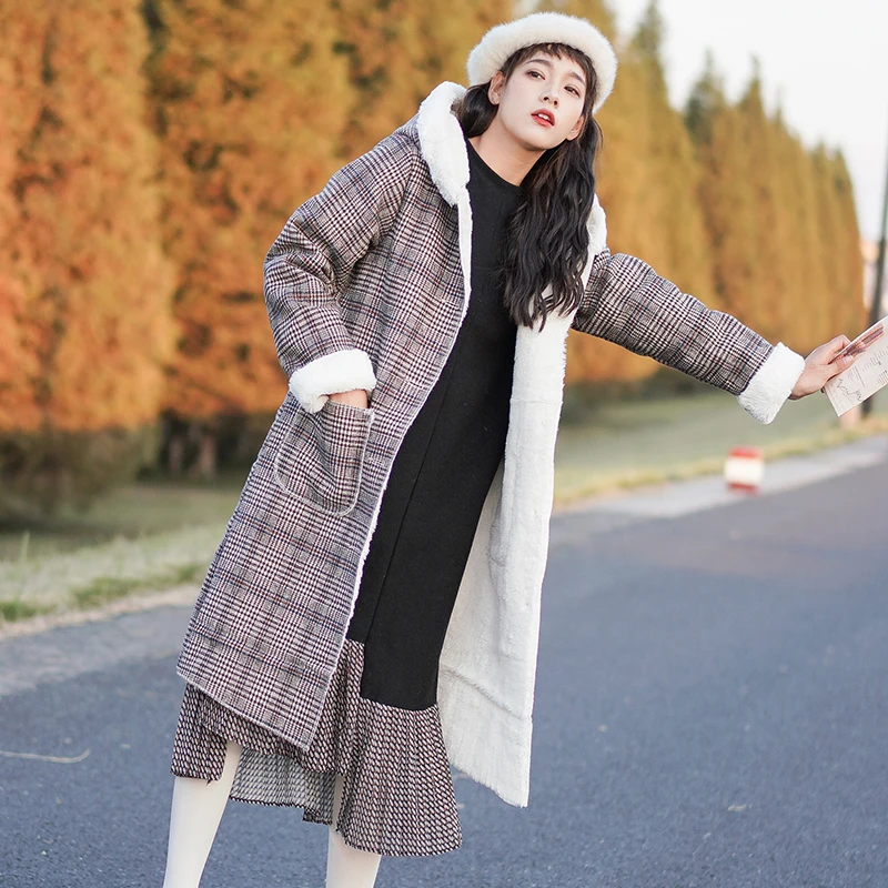 Осенне зимнее женское пальто винтажное свободное клетчатое шерстяное с