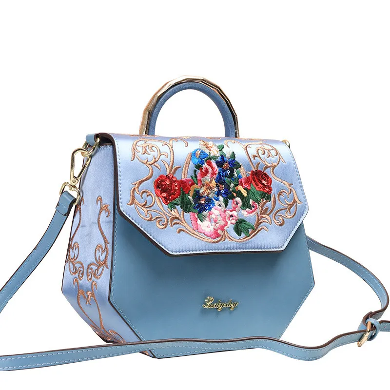 Сумки мессенджеры с цветочной вышивкой от известного дизайнера роскошные модные