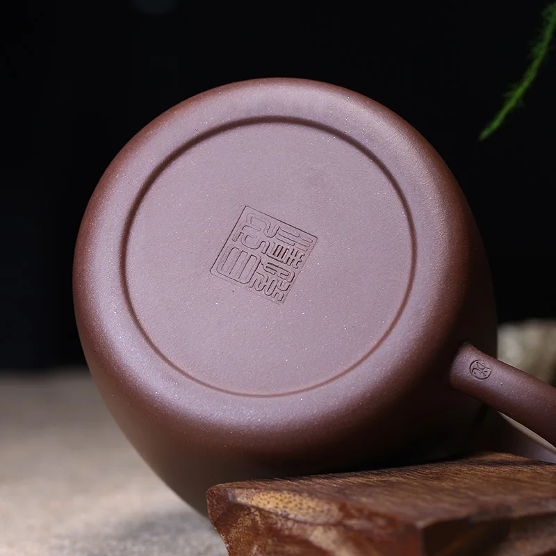 

to the eye are pure purple sand cup yixing undressed ore purple clay pure hand-made tea cup tea hold world with virtue